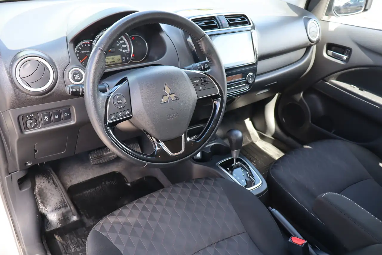 Mitsubishi Mirage снимка Mitsubishi Mirage