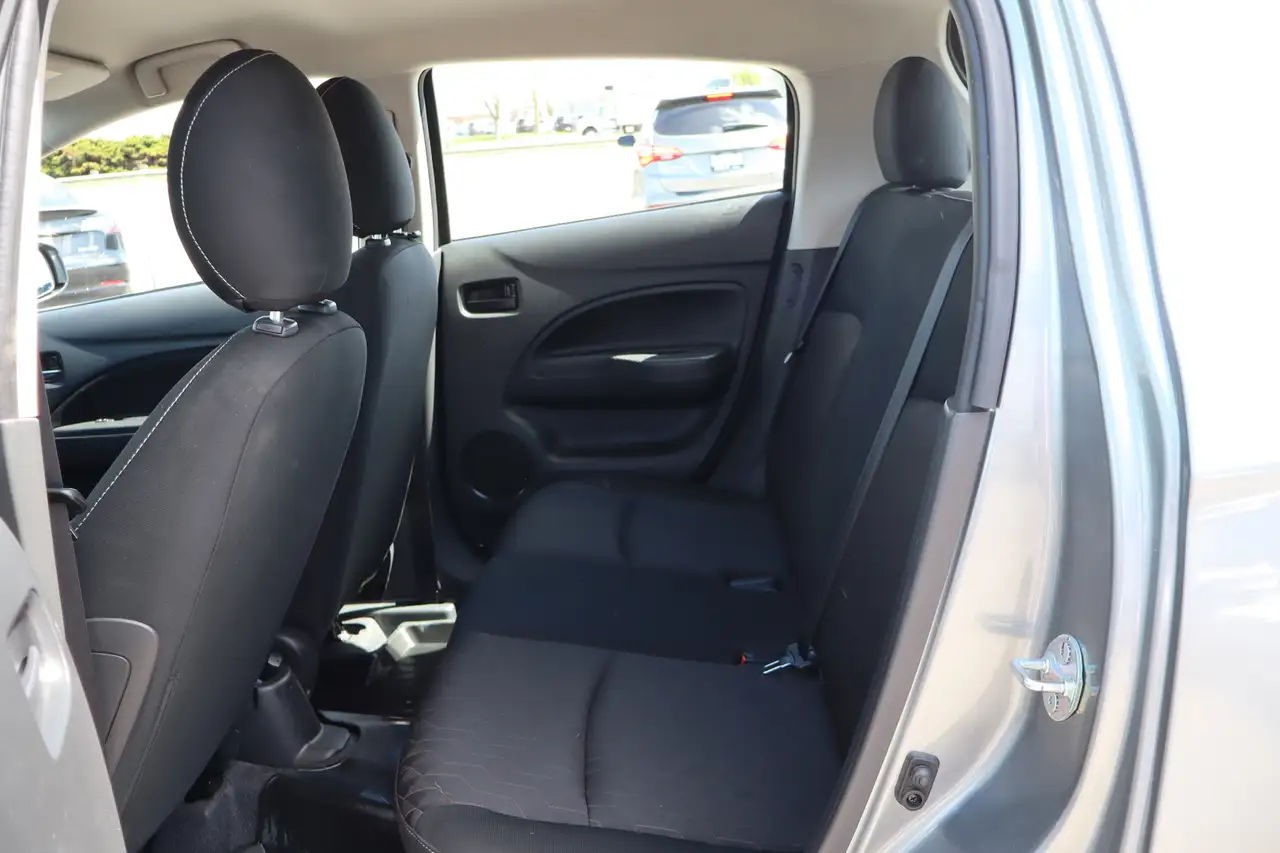 Mitsubishi Mirage снимка Mitsubishi Mirage
