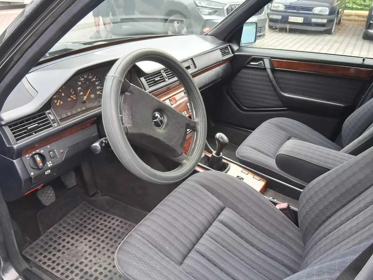 Mercedes-Benz E 200 E (124) 200 E, foto 5
