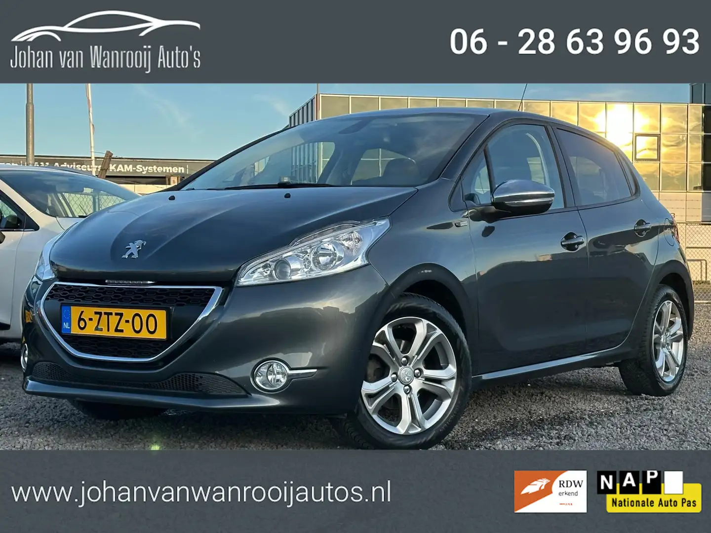 Peugeot 208 1.2 PureTech Style Pack Plus/NAVI/PANO/NW APK Gris - 1