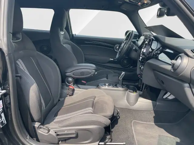 Mini Hatch view 14
