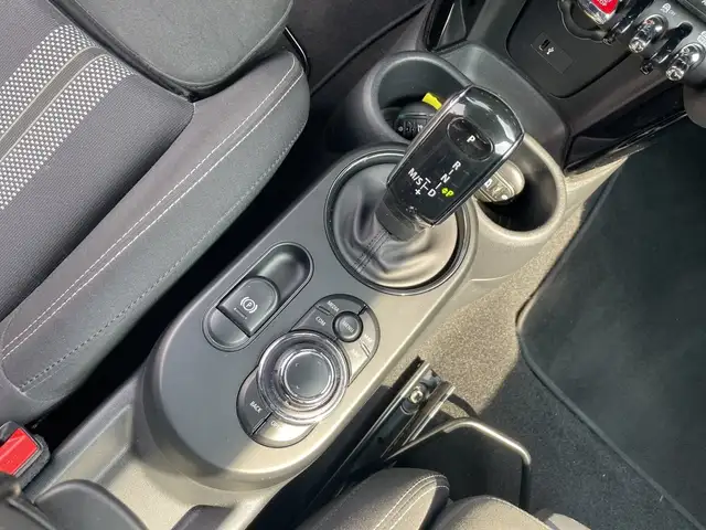 Mini Hatch view 11
