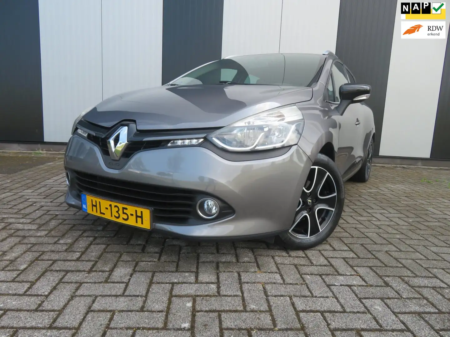 Renault Clio Estate 0.9 TCe Night&Day Grijs - 1