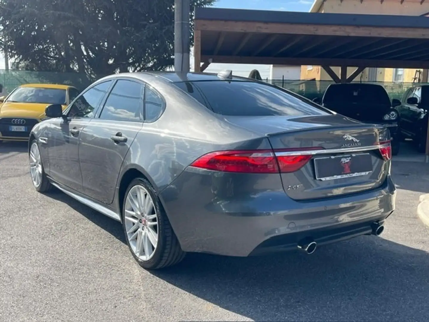 Jaguar XF 3.0 D V6 300 CV aut. R-Sport Szürke - 2