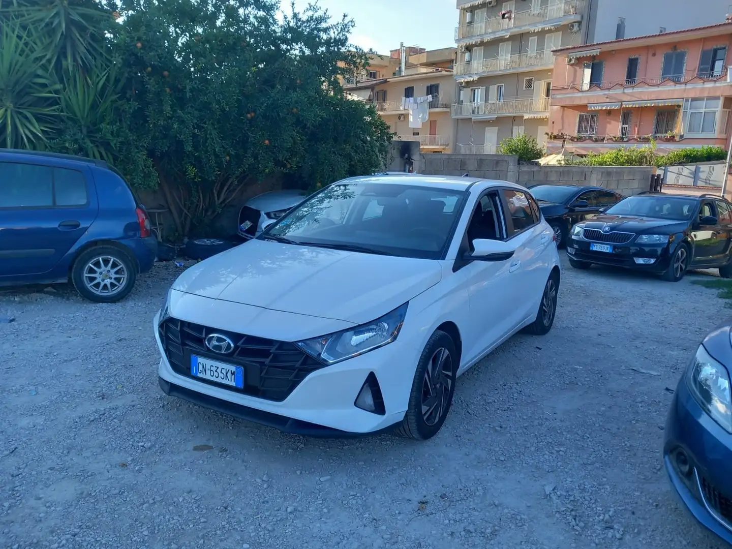 Hyundai i20 Hyundai i 20 anno 2023 km 50000 Bianco - 2