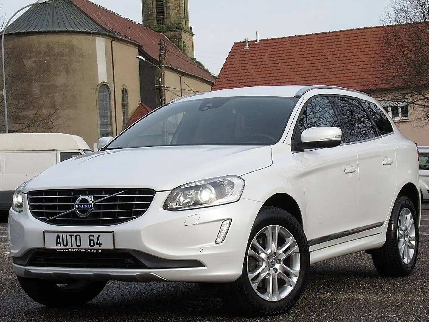 Volvo XC60 D4 AWD 2.4D 181CV Geartronic A Wit - 1