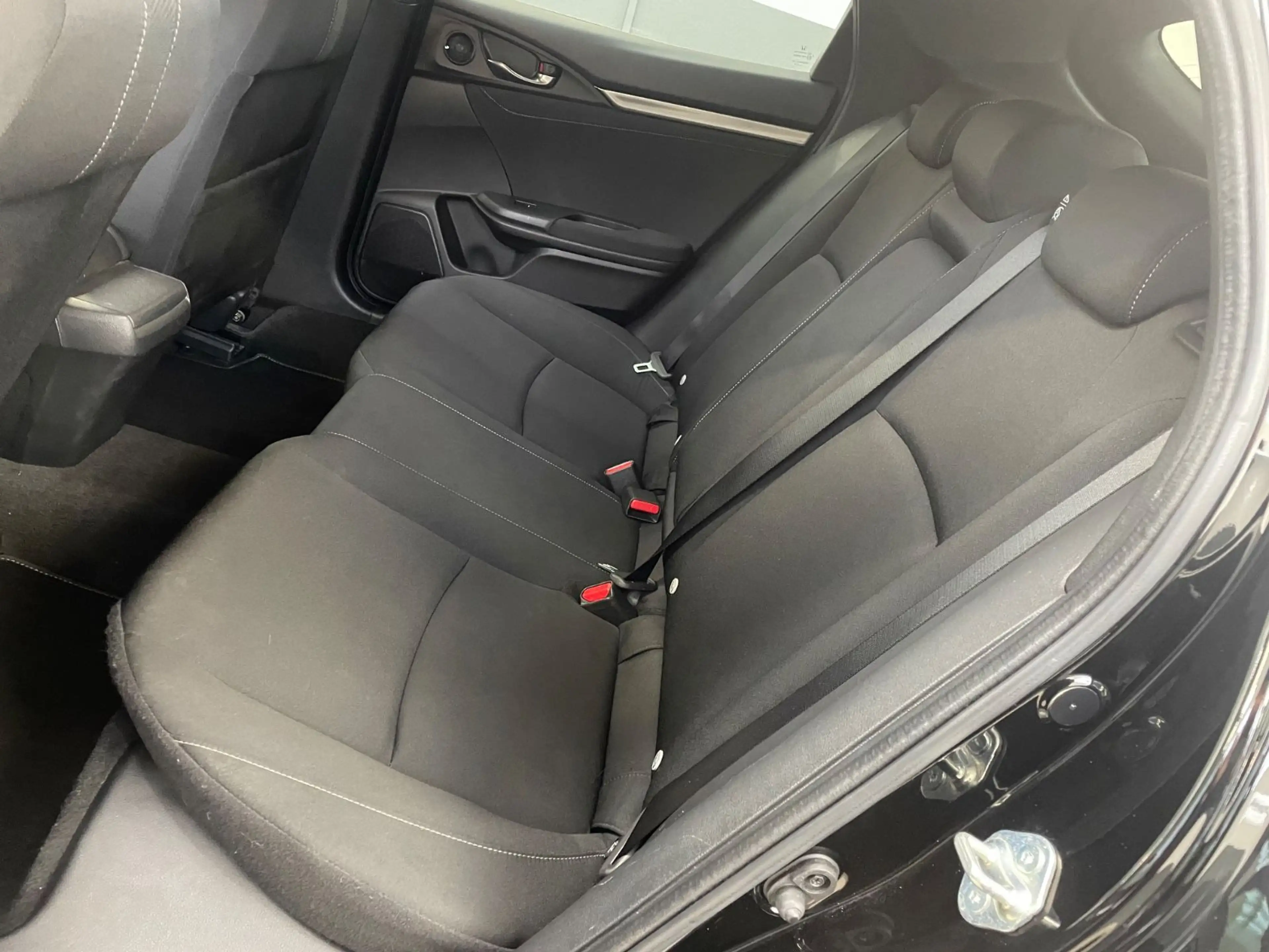 Honda Civic Lim. 5-trg. 1.0 Elegance — photo 12
