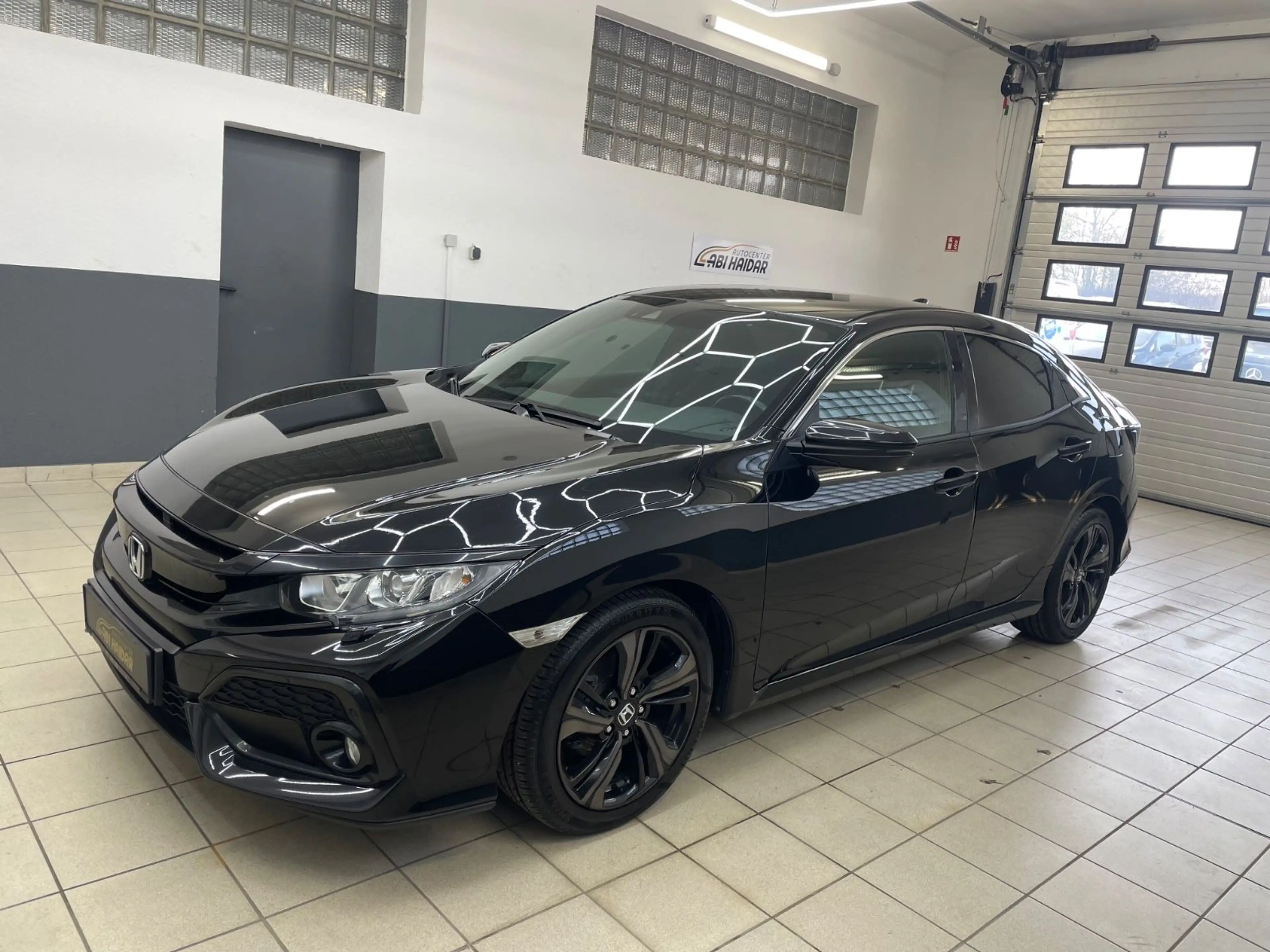 Honda Civic Lim. 5-trg. 1.0 Elegance — photo 2
