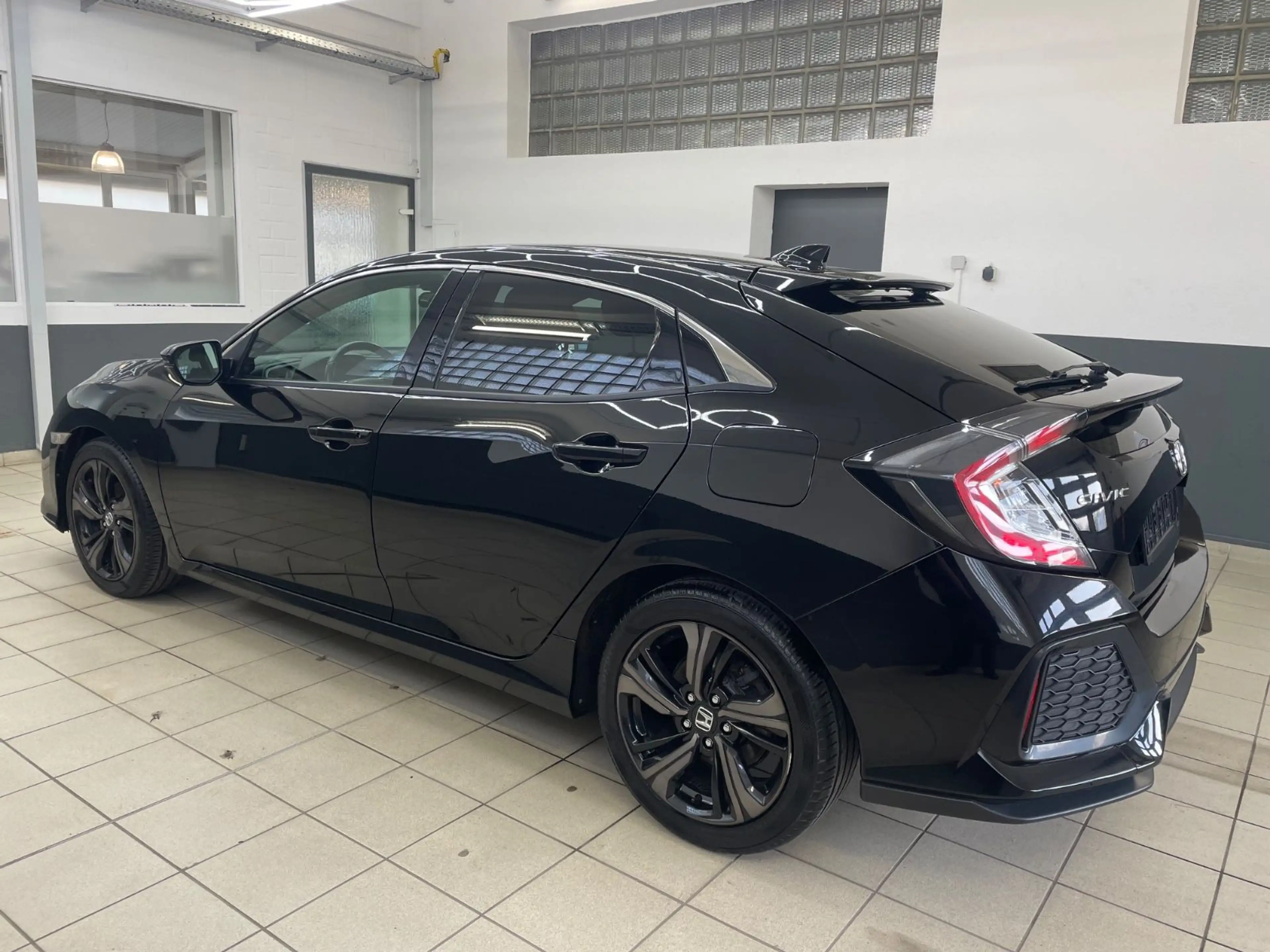 Honda Civic Lim. 5-trg. 1.0 Elegance — photo 3