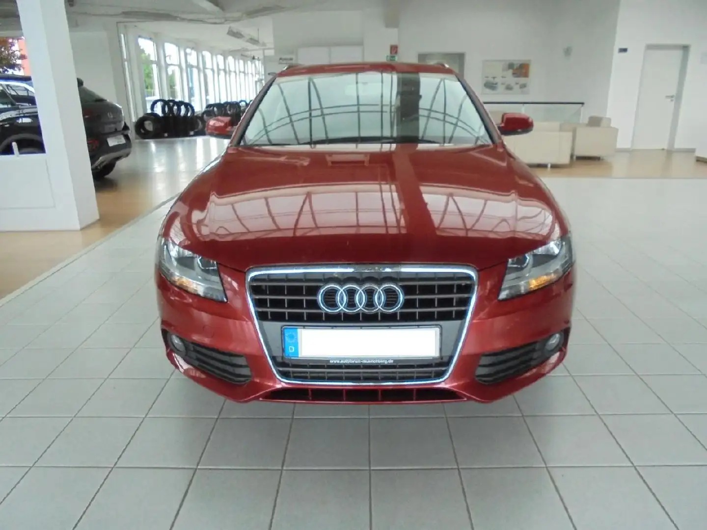 Audi A4 Attraction Červená - 2