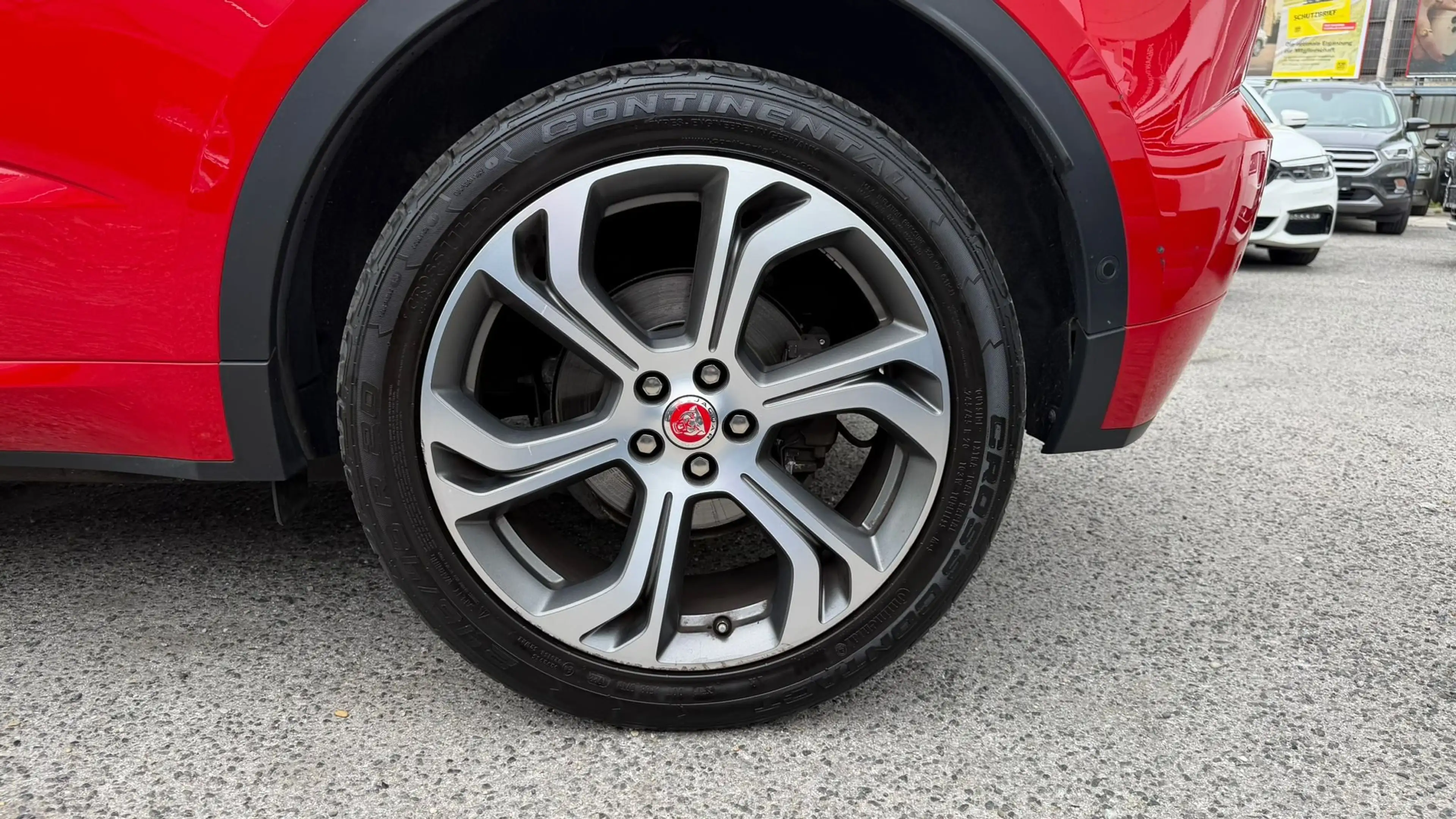 Jaguar E-Pace 2.0DI4 D180 First Edition Allrad Automatik Leder — photo 9