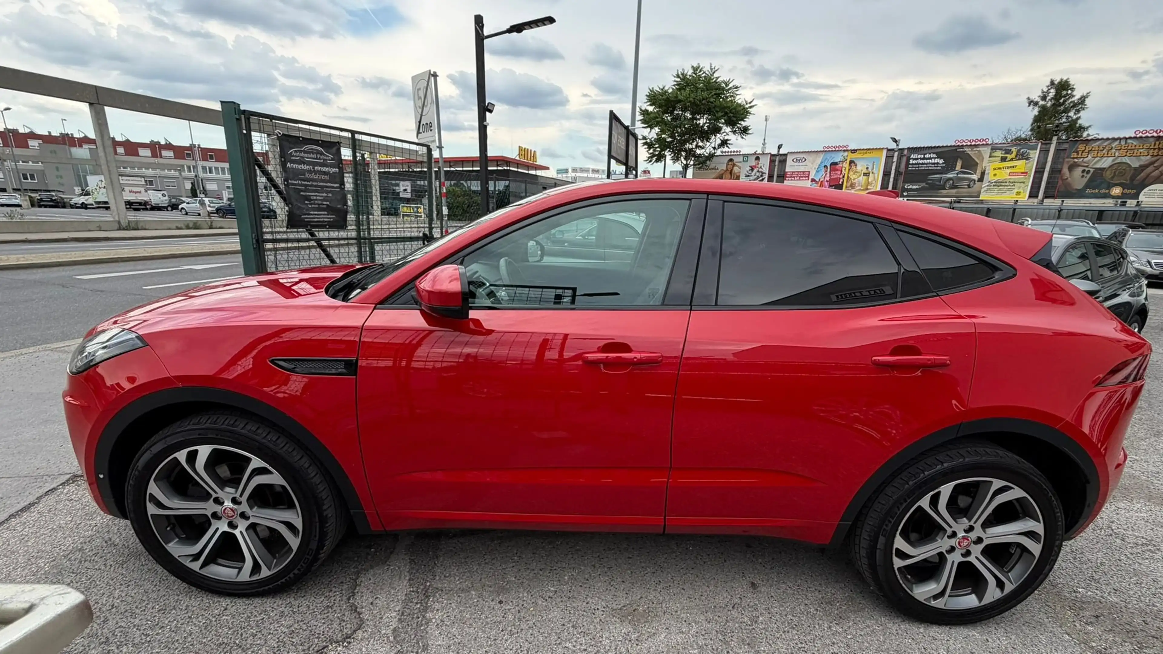Jaguar E-Pace 2.0DI4 D180 First Edition Allrad Automatik Leder — photo 2