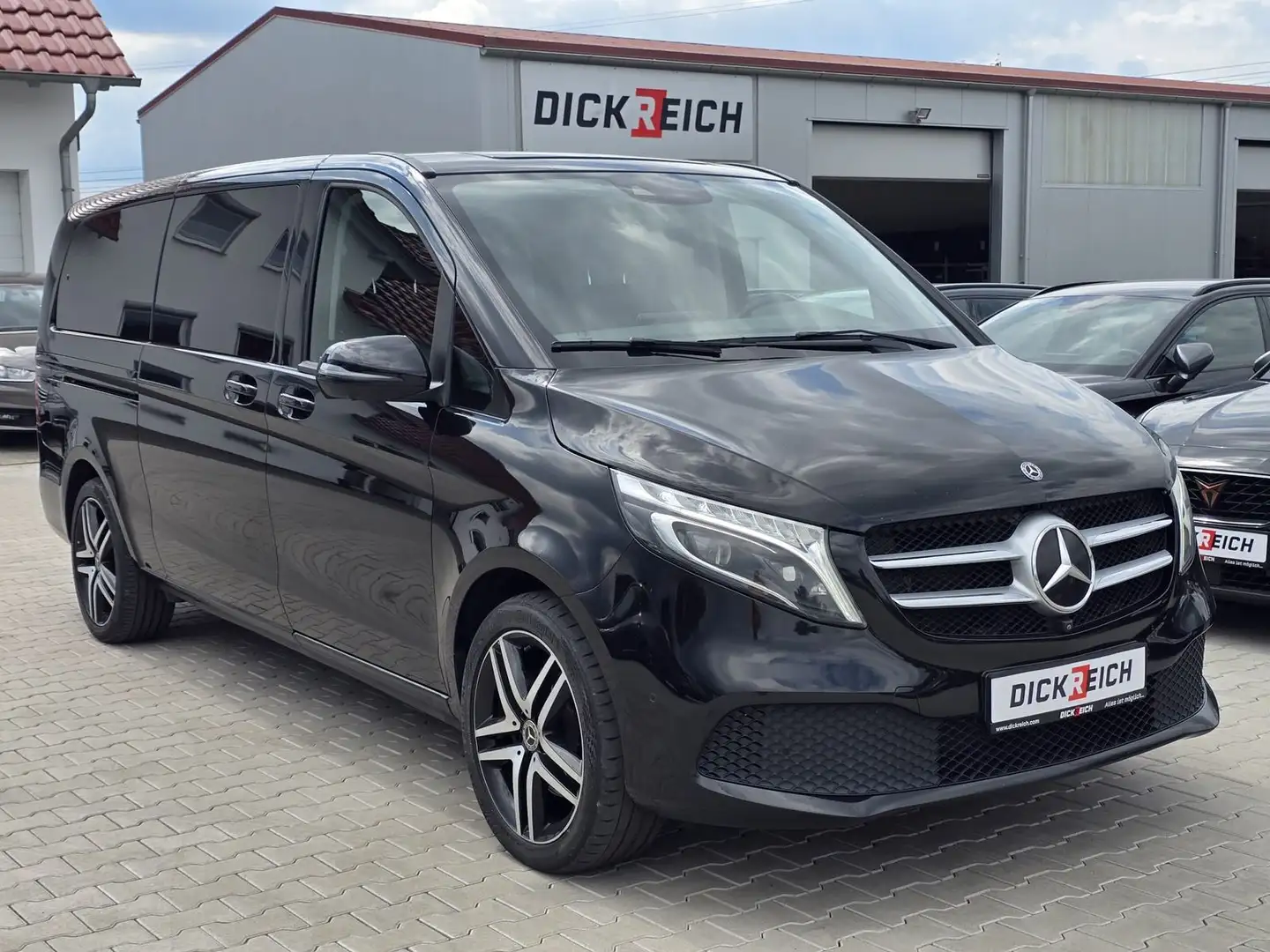 Mercedes-Benz V 300 d AVANTG extralang 4MATIC AHK*DIST*StandH. Negru - 1
