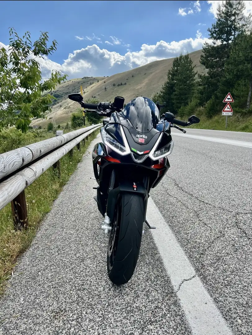 Aprilia Tuono Factory - 1