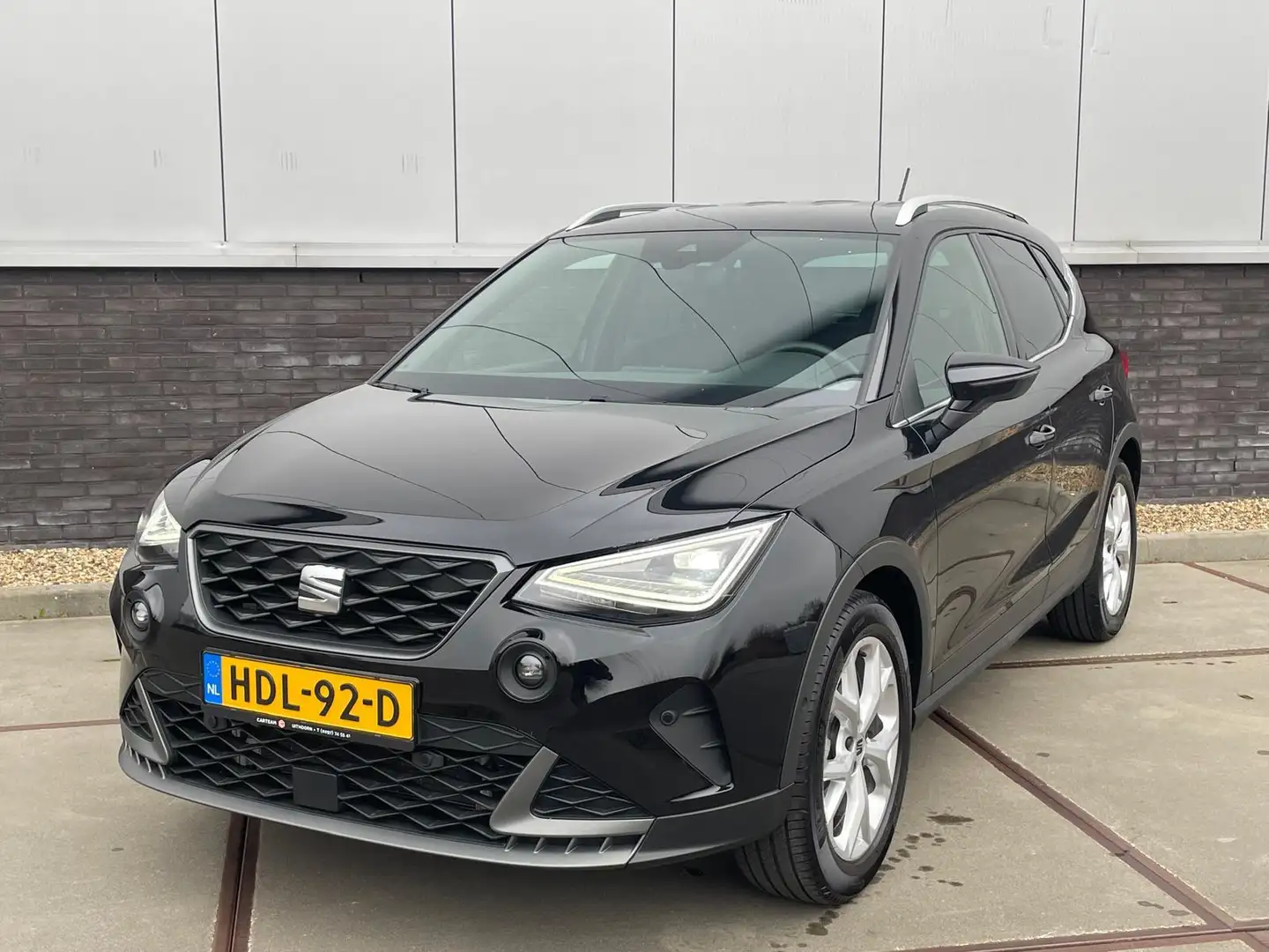 SEAT Arona 1.0 EcoTSI FR Business Connect , 1e Eigenaar, fabr Zwart - 2