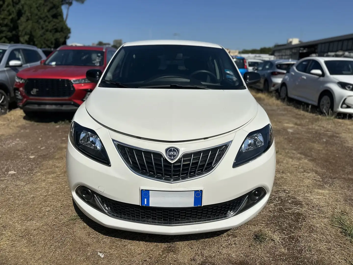 Lancia Ypsilon 1.0 FireFly 5 porte S&S Hybrid Platino Bianco - 2