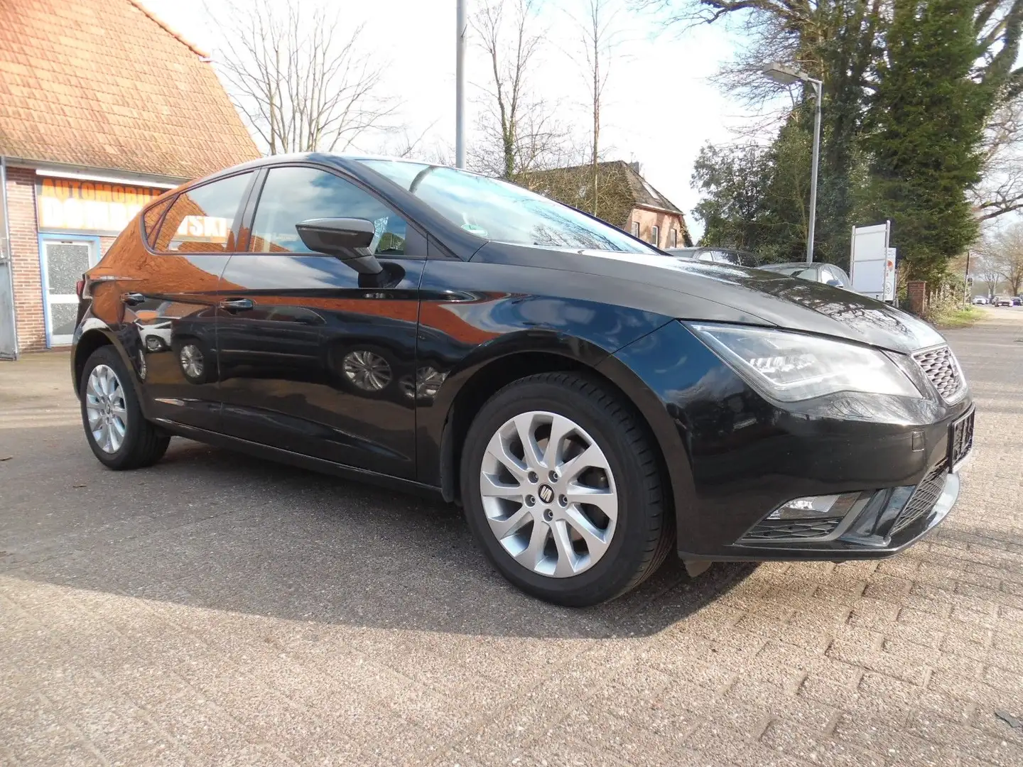 SEAT Leon 1,4 TSI Style*SZH*5-Türer*Klima*SZH Schwarz - 1