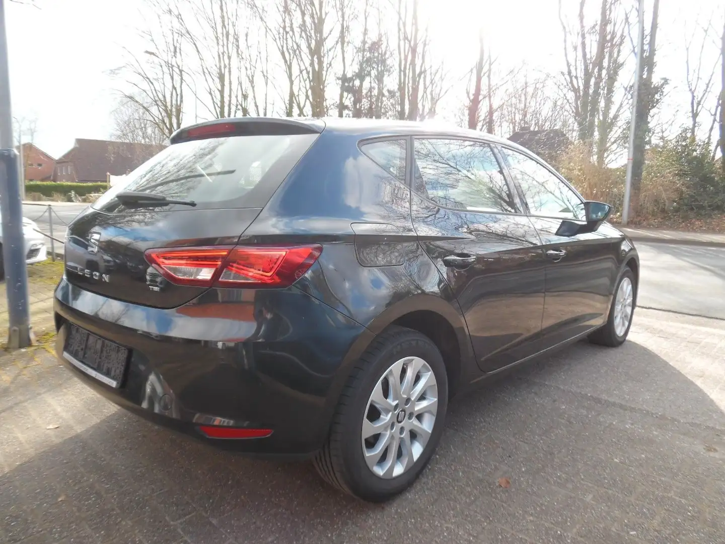 SEAT Leon 1,4 TSI Style*SZH*5-Türer*Klima*SZH Schwarz - 2