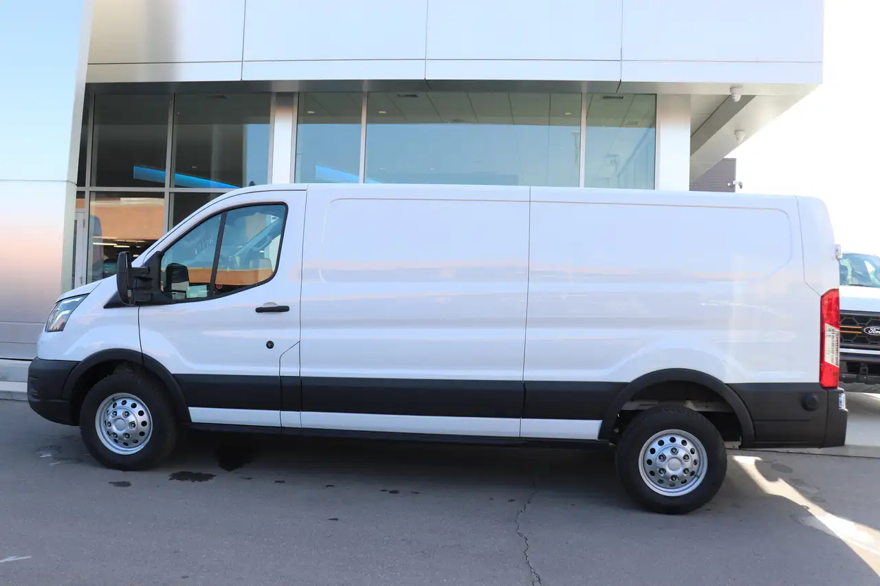 Ford Transit Cargo Van снимка Ford Transit Cargo Van