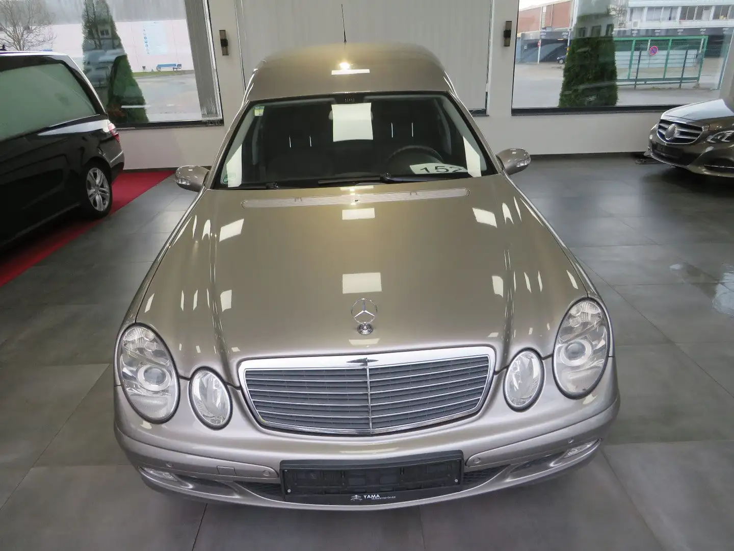 Mercedes-Benz E 270 E270CDI Welsch Bestattungswagen / Leichenwagen Silber - 2