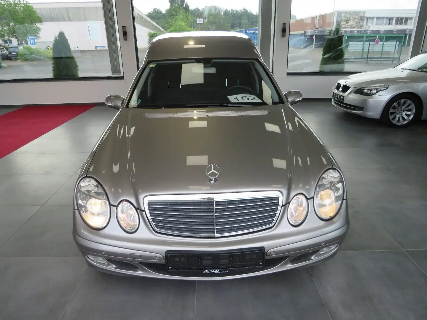 Mercedes-Benz E 270 E270CDI Welsch Bestattungswagen / Leichenwagen Silber - 2