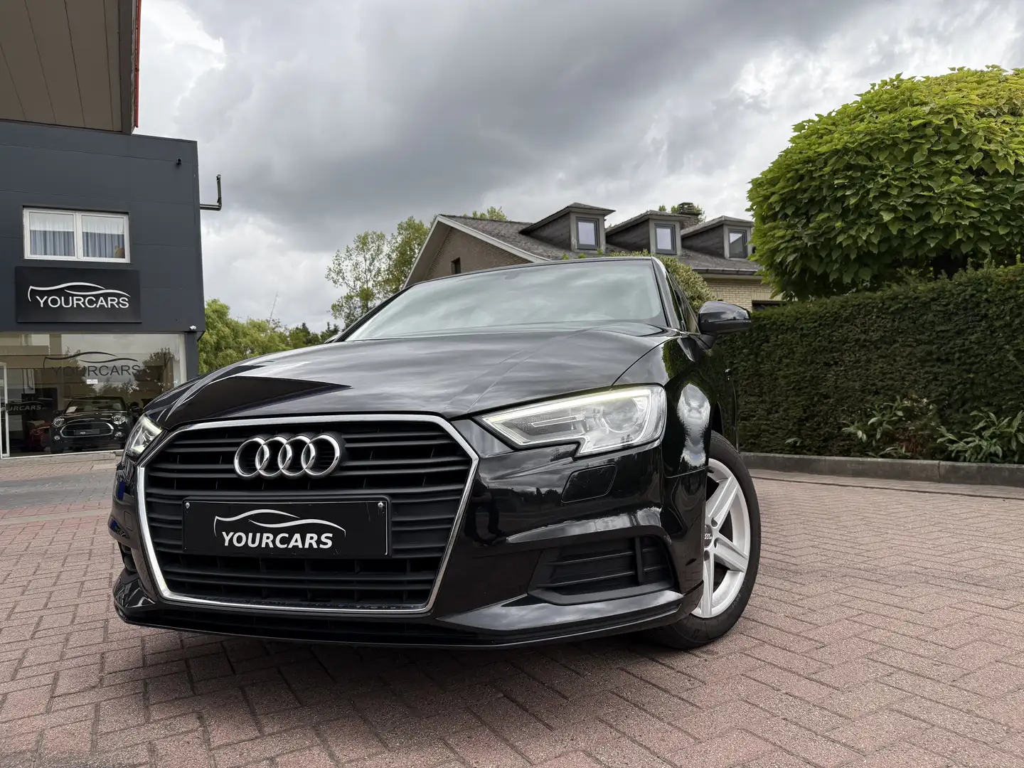 Audi A3 A3 1.0 TFSI Design * LED * GPS * EURO 6 Schwarz - 1