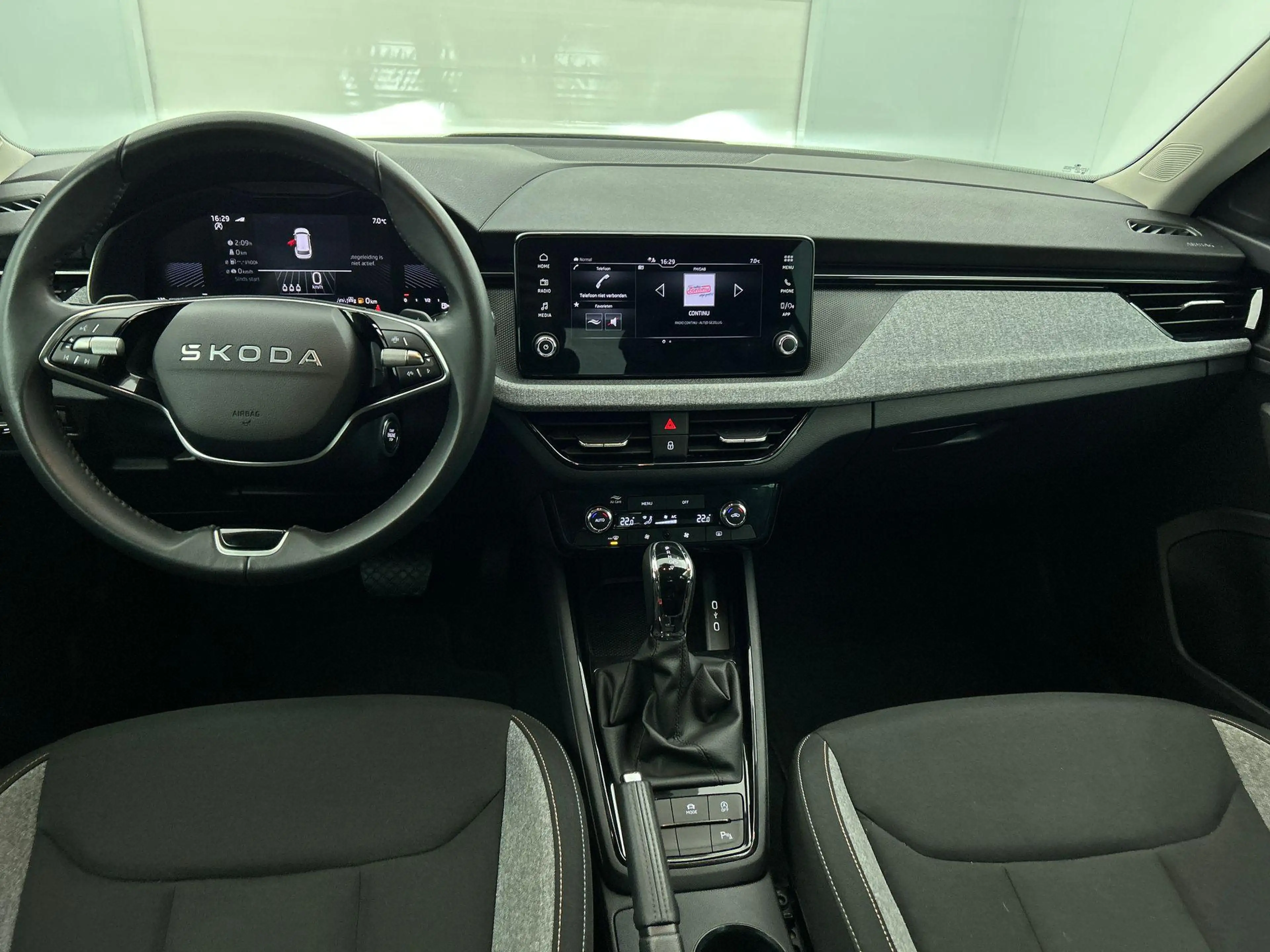 Skoda Kamiq 1.0 TSI Business Edition DSG Navigatie Climate con — photo 2
