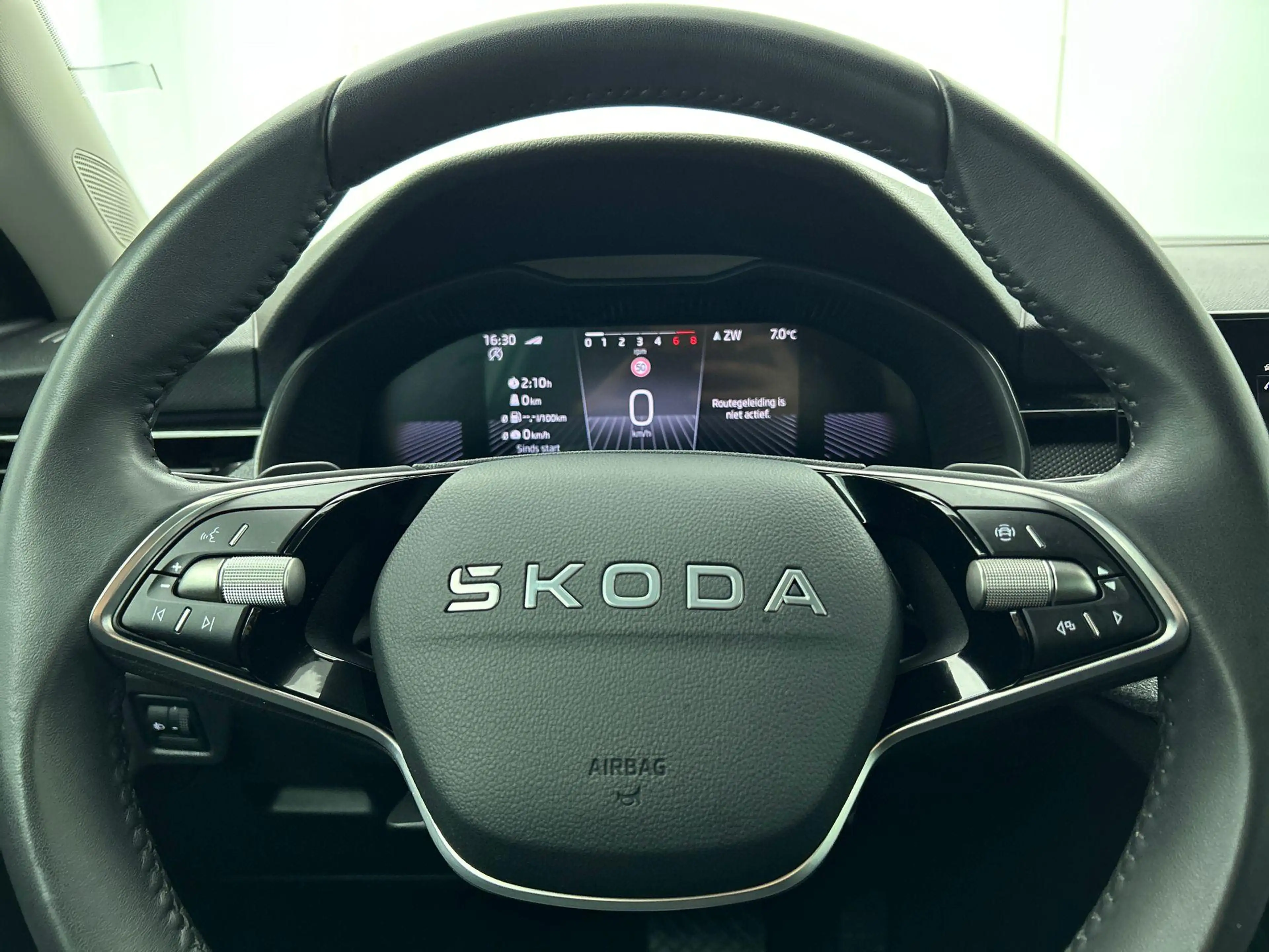 Skoda Kamiq 1.0 TSI Business Edition DSG Navigatie Climate con — photo 9