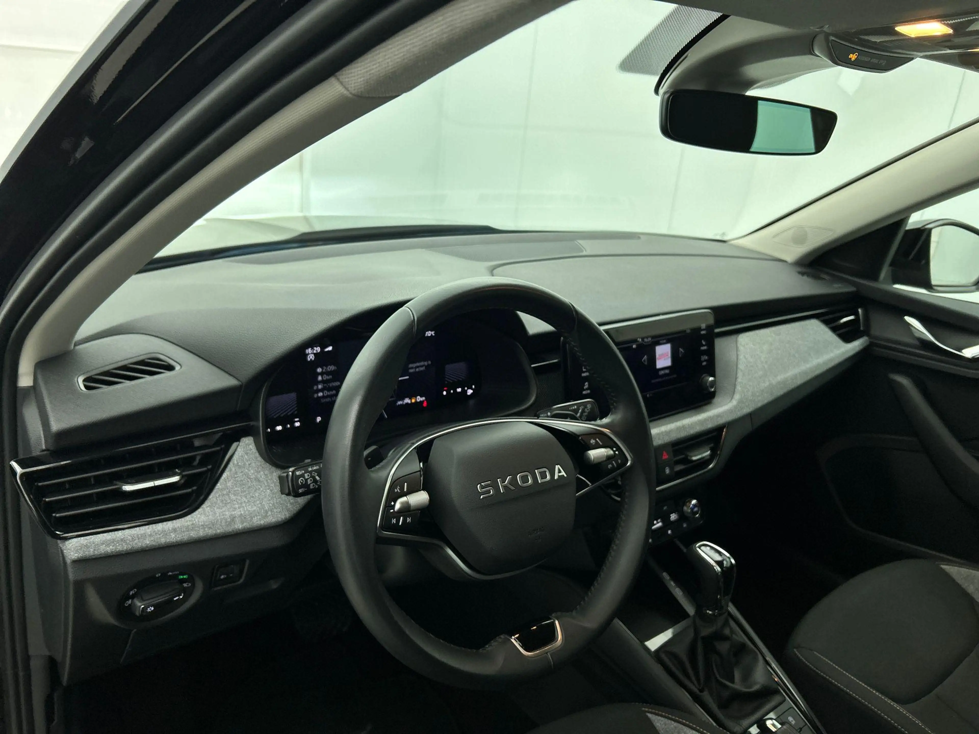 Skoda Kamiq 1.0 TSI Business Edition DSG Navigatie Climate con — photo 8