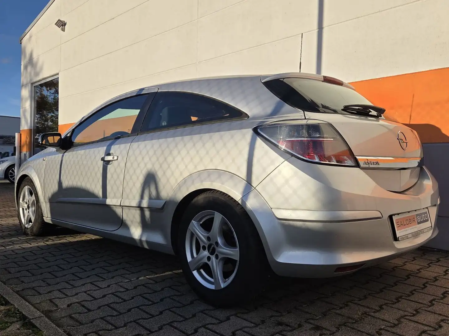 Opel Astra H 1.6 GTC Edition TÜV NEU Silber - 2