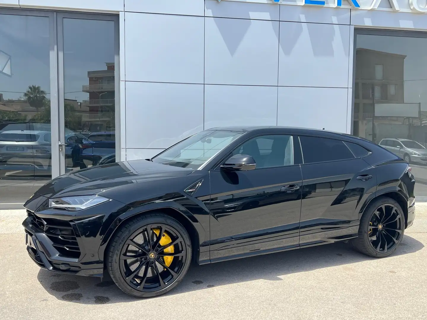 Lamborghini Urus 4.0 V8 auto possibilità noleggio no scoring Fekete - 2