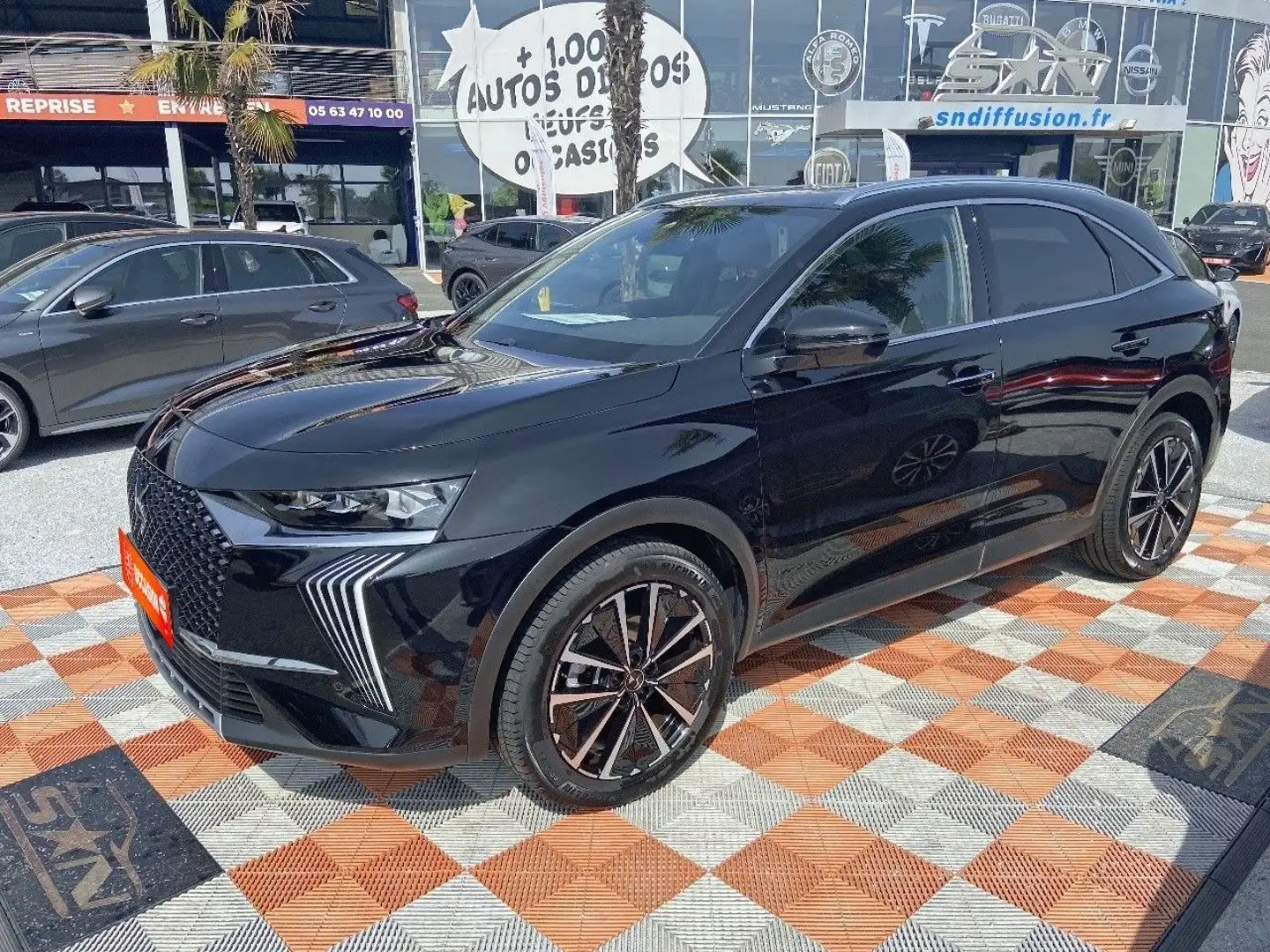 DS Automobiles DS 7 NEW BlueHDi 130 EAT8 RIVOLI CUIR Toit Hayon 1Â°Mai Noir - 1