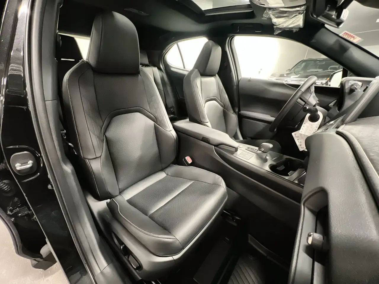 Lexus UX 300h снимка Lexus UX 300h