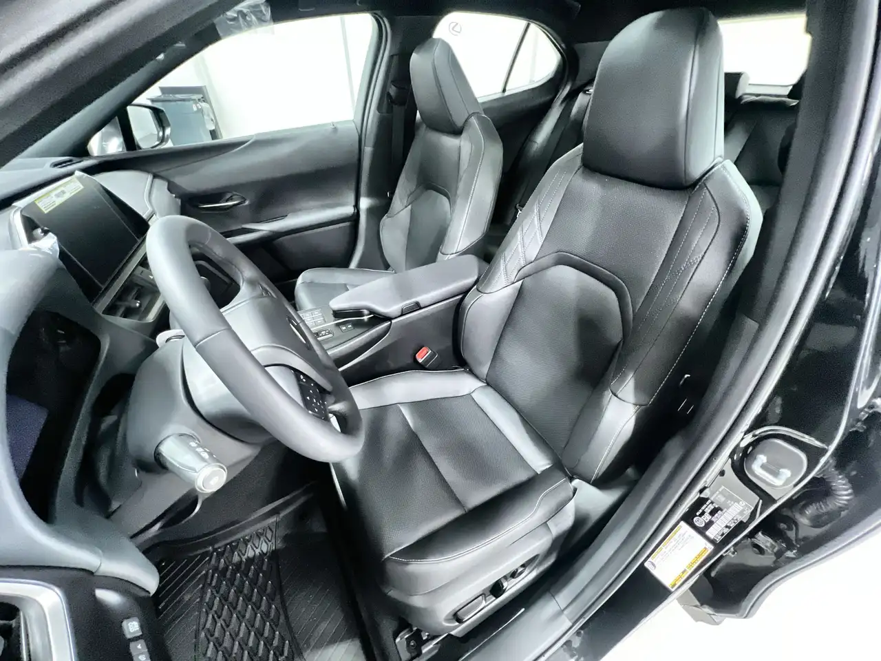 Lexus UX 300h снимка Lexus UX 300h