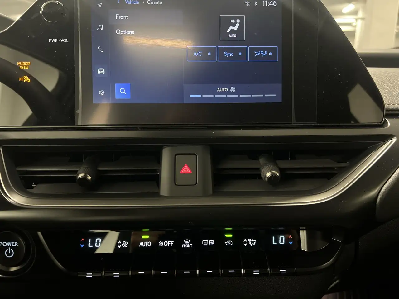 Lexus UX 300h снимка Lexus UX 300h