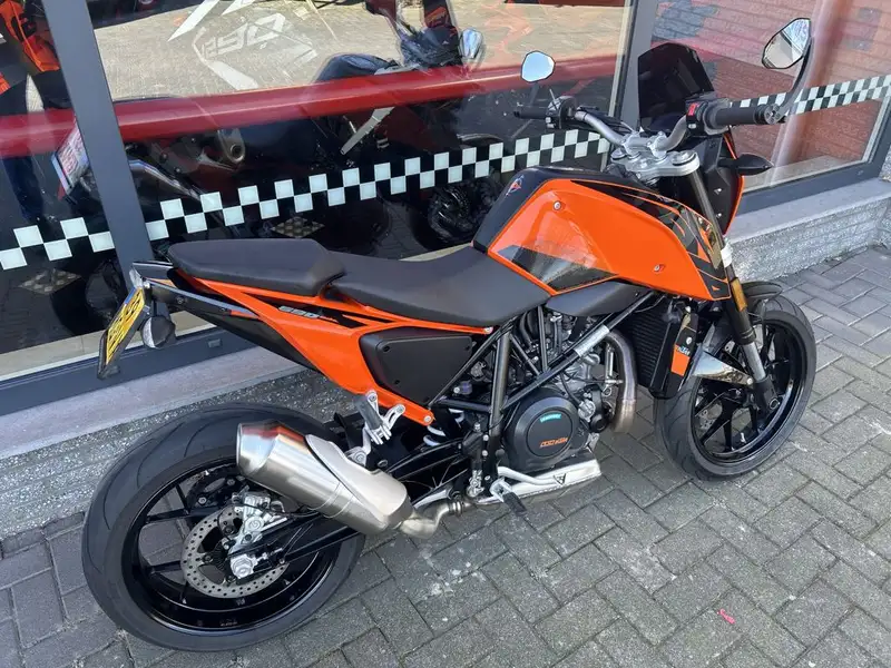 KTM 690 Duke - foto 3