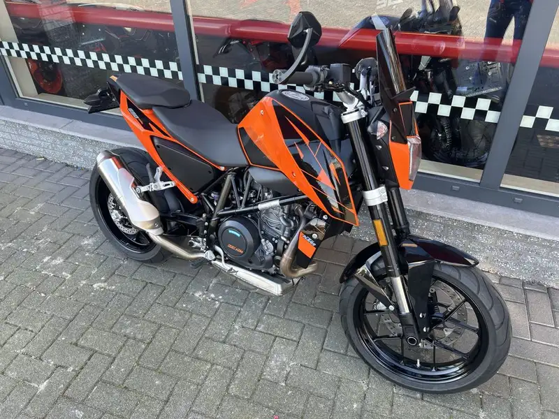 KTM 690 Duke - foto 2