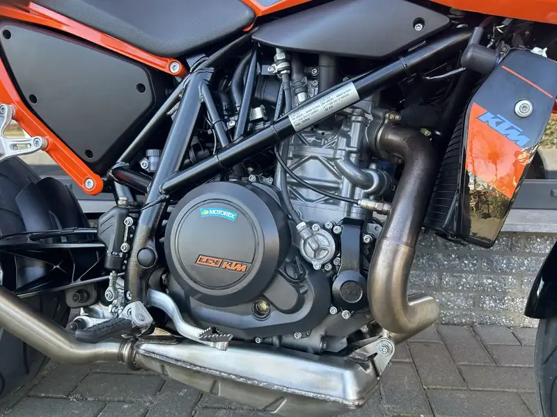 KTM 690 Duke - foto 5