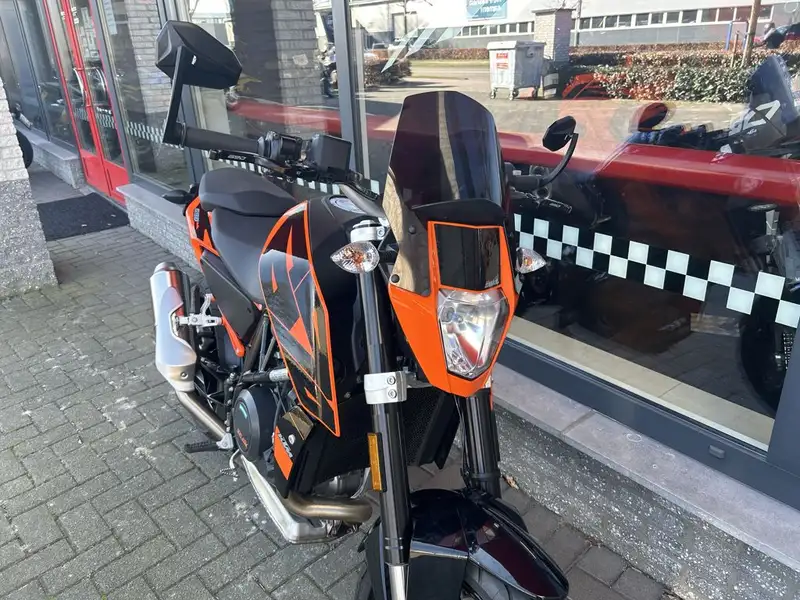 KTM 690 Duke - foto 4