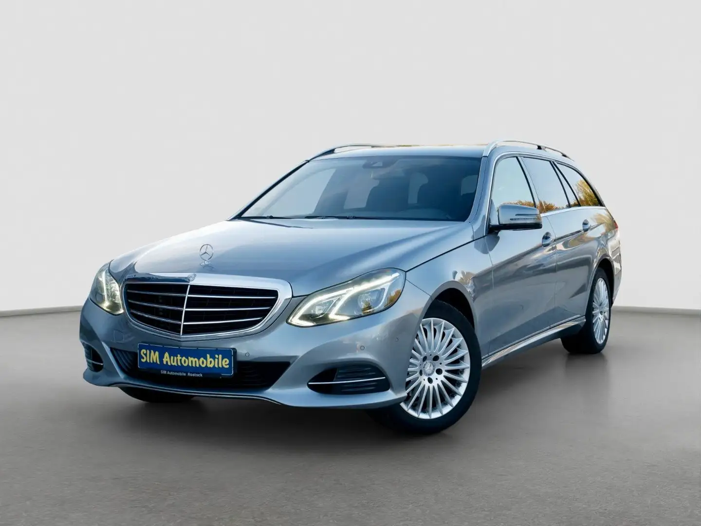 Mercedes-Benz E 200 E200CDI +LED+AHK+SHZ+PDC+TOT-W. Argent - 1