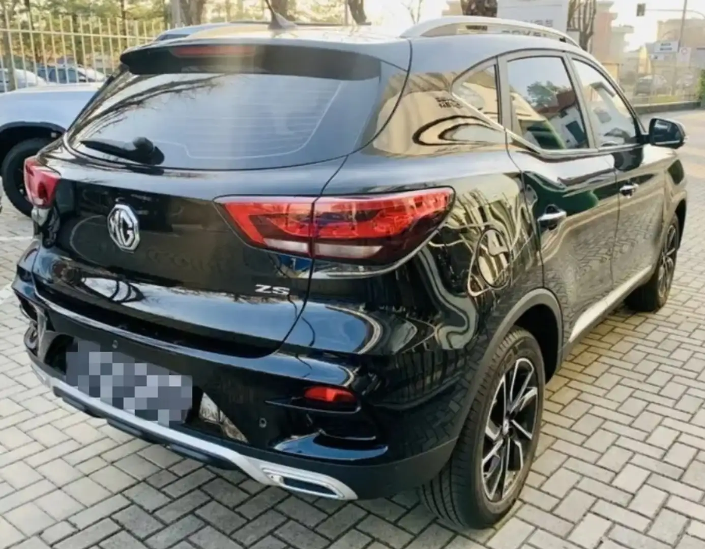 MG ZS 1.0 T Luxury manuale con tetto apribile panoramico Nero - 2