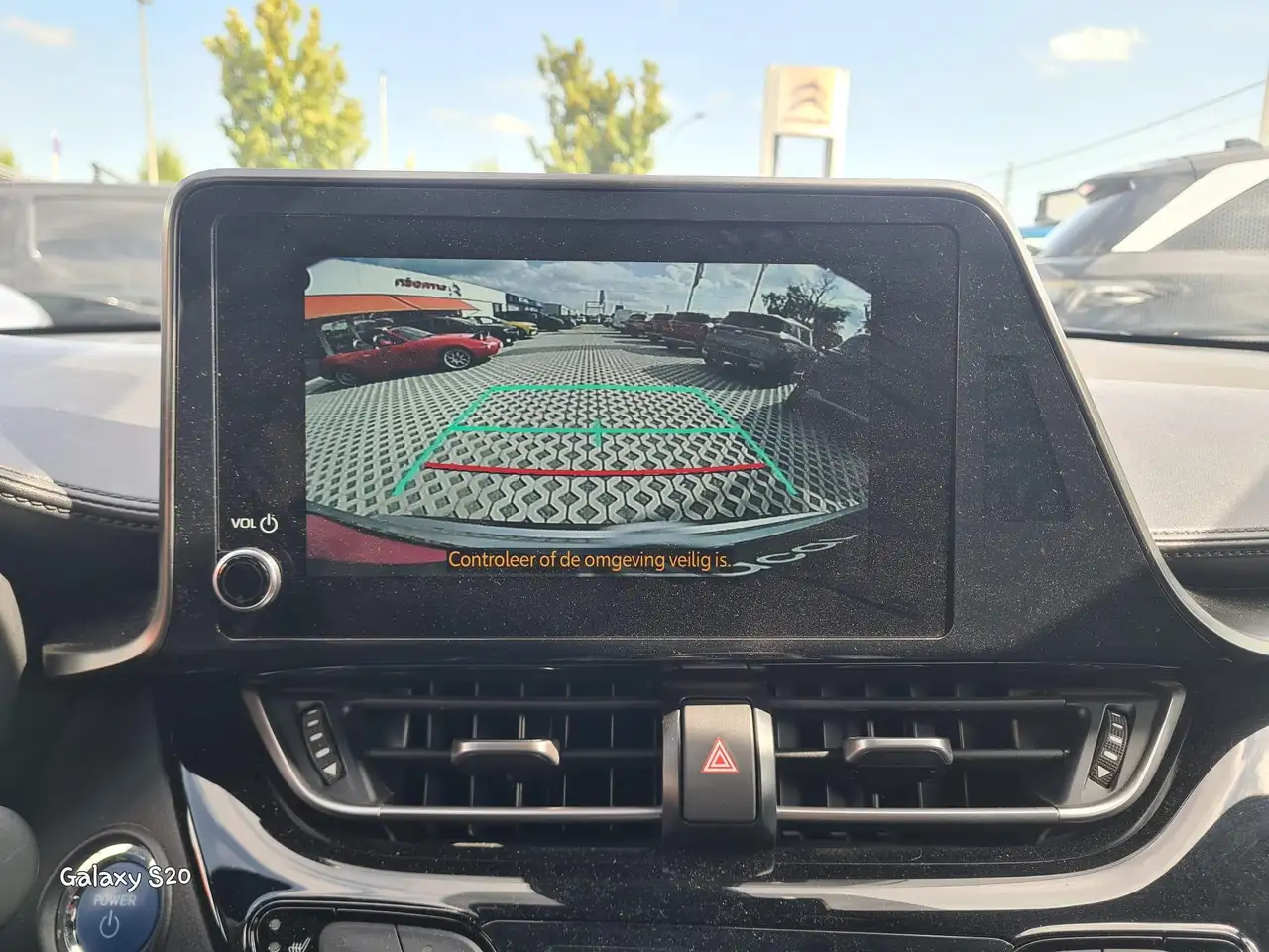 Toyota C-HR 2.0 Hybrid C-HIC Bi-Tone e-CVT 5d 112kW, миниатюра 26