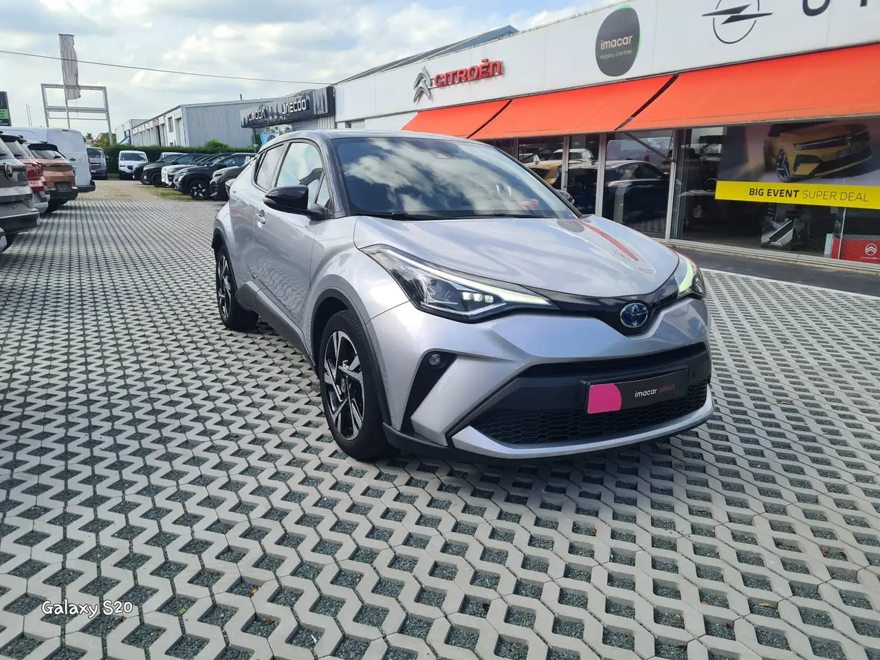 Toyota C-HR 2.0 Hybrid C-HIC Bi-Tone e-CVT 5d 112kW, миниатюра 2