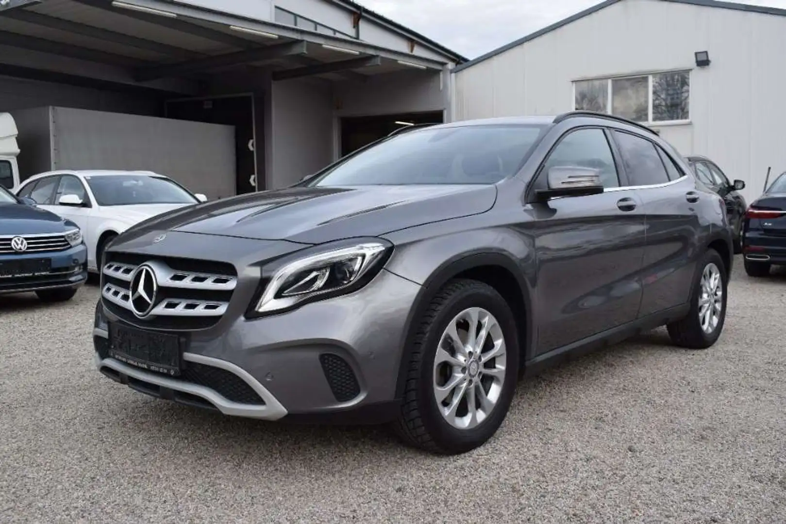 Mercedes-Benz GLA 200 Grau - 2