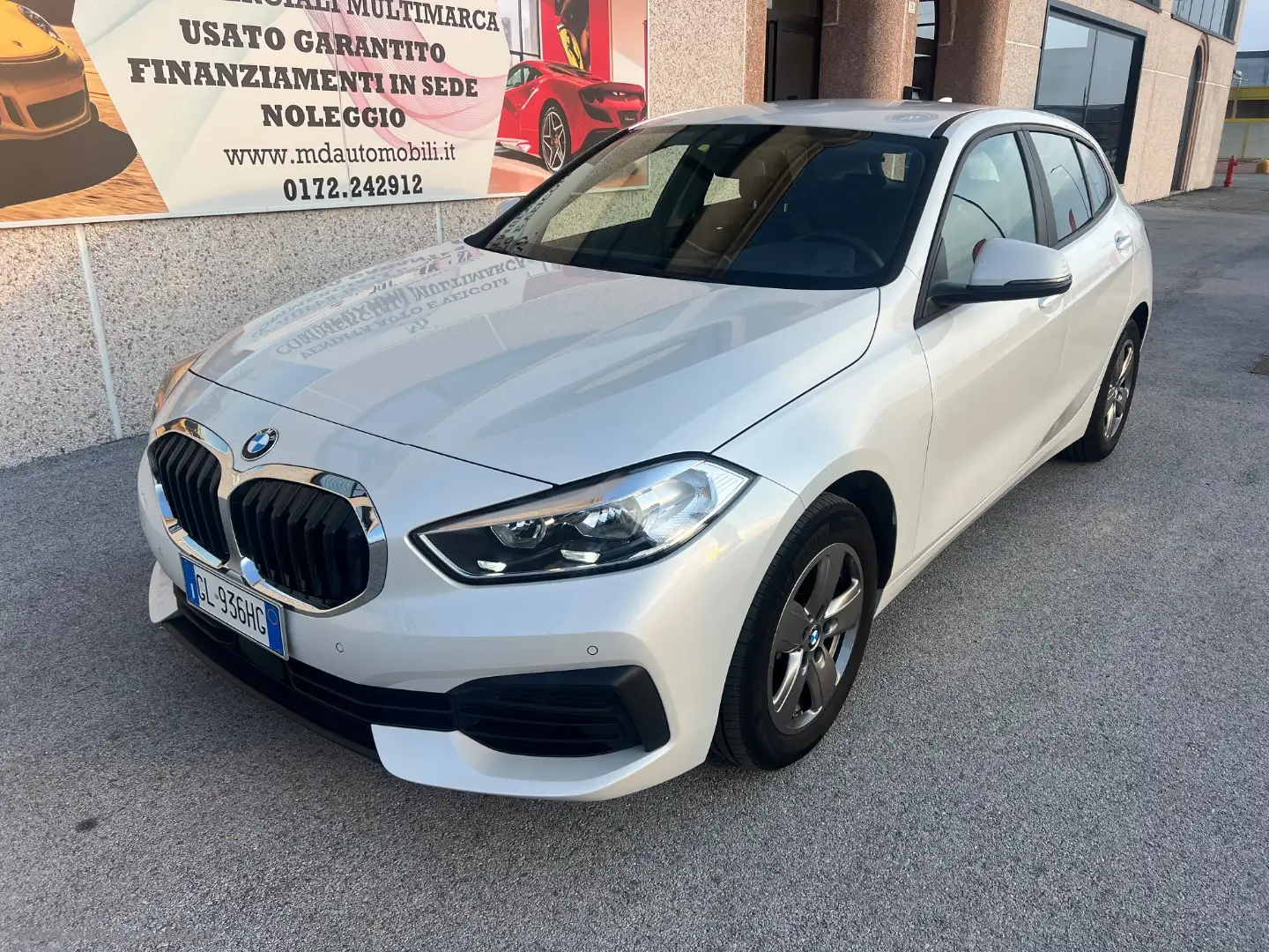 BMW 118 118i 5p. Advantage AUTOMATICO NAVIGATORE Blanc - 1