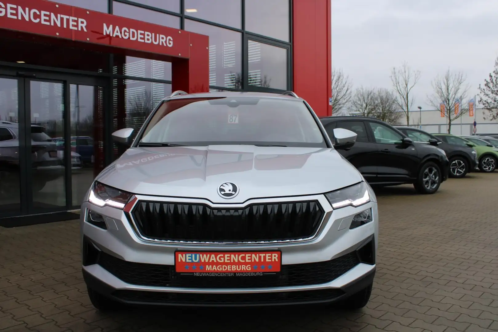 Skoda Karoq 2.0 TDI DSG 4x4 *AHK*KAMERA*ACC*4xSHZ*el.HECKKLA.* Silber - 2