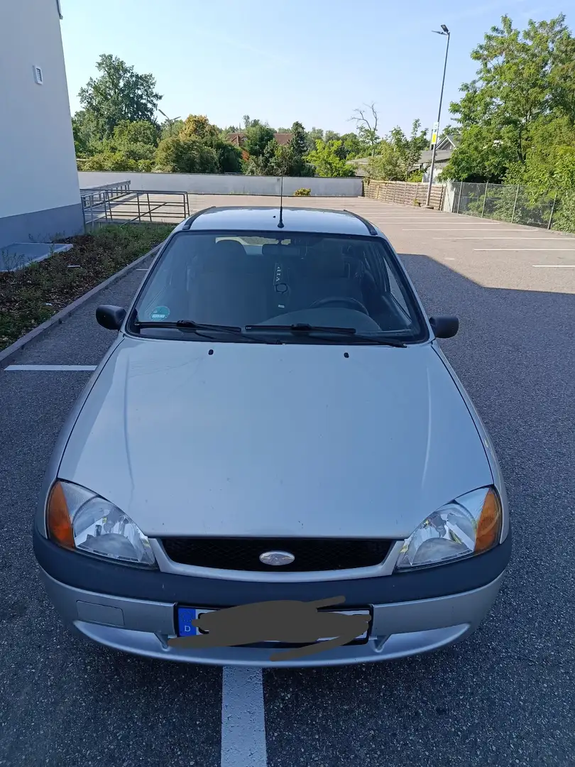 Ford Fiesta Courier - 1