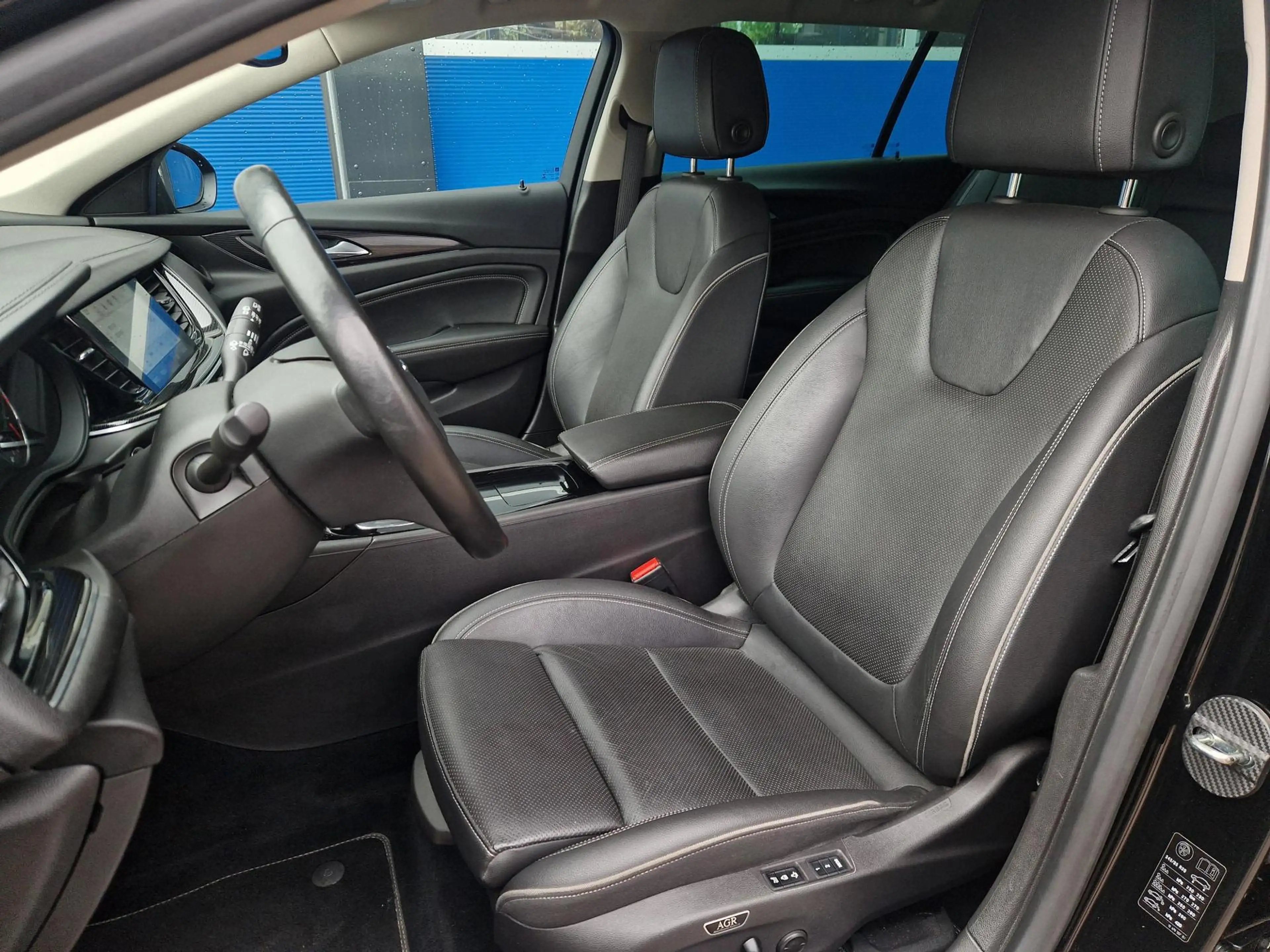 Opel Insignia SPORTS TOURER 2.0 Turbo 4x4 Innovation / Automaat — photo 3