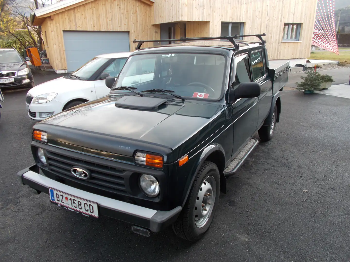 Lada Niva Pickup Grün - 2