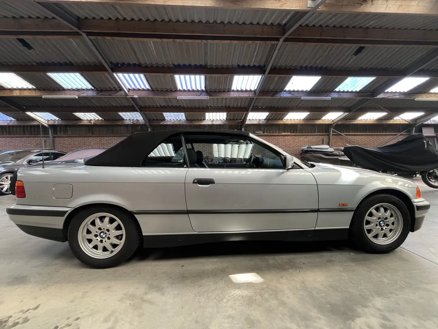 BMW 318 318i Executive Cabriolet E36 serie Argento - 2